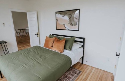 Chambersburg Apartamento | Main St Modern Suite Free laundry, Near hospital