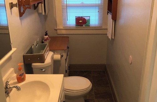 Lebanon Casa | Main Street Cottage with park across the street. Walk to downtown area.