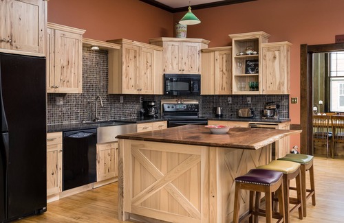 Viroqua Condominio | Exquisito confort para familiares y amigos en el corazón del centro de Viroqua.
