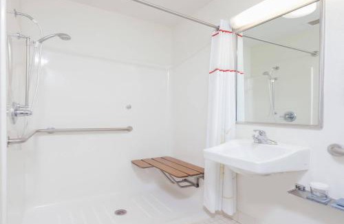 Greensboro Hotel | MainStay Suites Greensboro