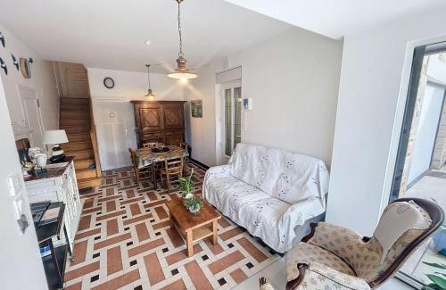 Jullouville-les-Pins Casa | Maison à 100m de la plage, jardin privé, wifi gratuit, proche commerces et activités balnéaires - FR-1-361-113