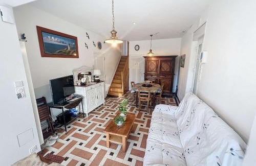 Jullouville-les-Pins Casa | Maison à 100m de la plage, jardin privé, wifi gratuit, proche commerces et activités balnéaires - FR-1-361-113