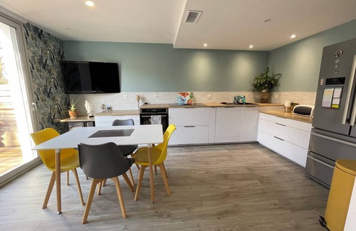 Le Cormier Casa | Maison à 300 Mètres de la Plage Avec 5 Chambres, Jardin Privatif, et Jacuzzi
