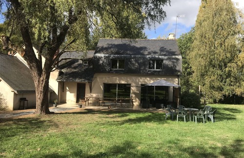 Mansigne Casa | Maison 15 Pers Spacieuse, Calme sur Grand Terrain et Tennis - Moulin de Crampaux