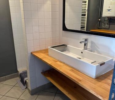 Bourgoin-Jallieu Casa | Maison 6 ch avec jacuzzi, PROMO AUTOMNE 2025