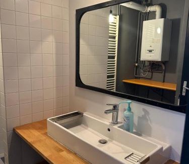 Bourgoin-Jallieu Casa | Maison 6 ch avec jacuzzi, PROMO AUTOMNE 2025