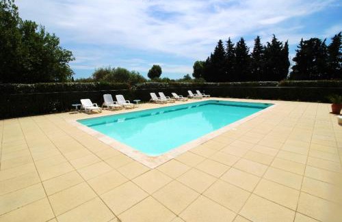 Monteux Casa | Maison accueillante à Monteux avec piscine partagée