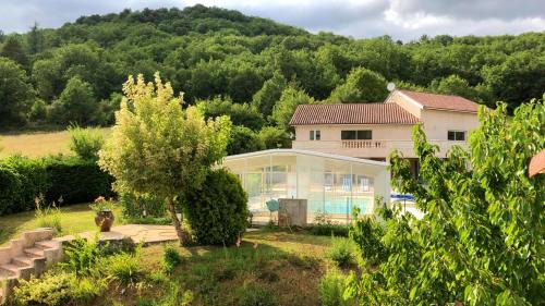 Saint-Gery Casa | Maison accueillante à Saint-Géry avec piscine partagée