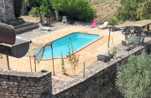 Orgnac-l'Aven Apartamento | Maison accueillante à Orgnac-l'Aven avec piscine partagée