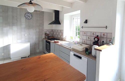 Hillion Casa | Maison Ancienne Bord de Mer, Plage 400 m, 9 Personnes, Baie de Saint Brieuc