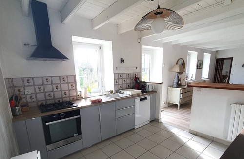 Hillion Casa | Maison Ancienne Bord de Mer, Plage 400 m, 9 Personnes, Baie de Saint Brieuc