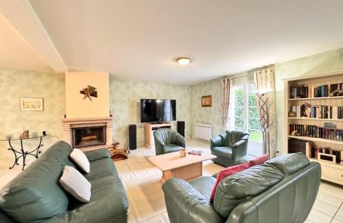 Sille-le-Philippe Casa | Maison Angelo - Piscine - Jardin - 6p