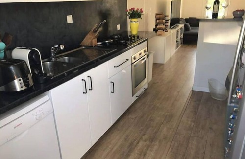 Gradignan Casa | Maison AU Calme, Quiet House, 20 Minutes Bordeaux