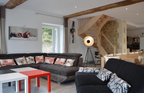 Le Cercueil Casa | Maison authentique rénovée 7ha, étang, confort moderne, idéal pour familles, animaux acceptés - FR-1-497-53