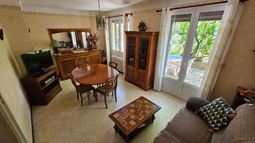 Saint-Esteve Casa | Maison avec 3 chambres et jardin