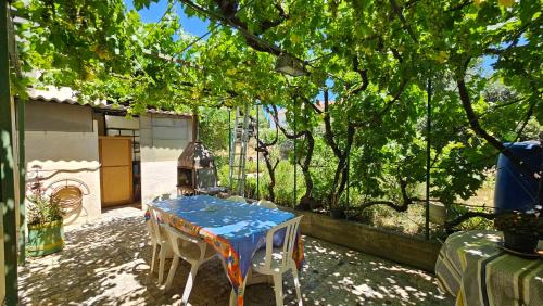 Saint-Esteve Casa | Maison avec 3 chambres et jardin