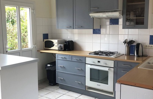 Saint-Regnobert-de-la-Cote-de-Nacre Casa | Maison Avec Cour Ensoleillée et Jardin, à 5 min Plage. Idéale Pour les Familles