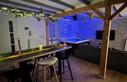 Maisdon-sur-Sevre Apartamento | Maison avec jacuzzi