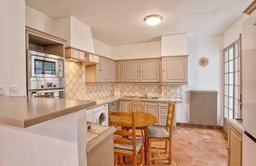 Deauville City Centre Villa | Maison Avec Jardin en Plein Cœur de Deauville. Proche de Restaurants et Plage