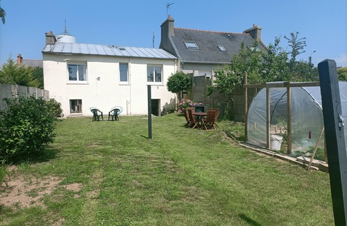 Lesneven Casa | Maison Avec Jardin Proche Centre Ville, 15 min de la Plage, 25 min de Brest