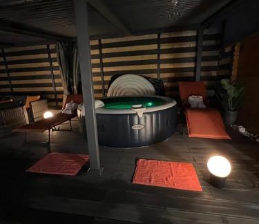Saran Casa | Maison avec piscine chauffée jacuzzi a1 heure paris 10 mn du centre ville