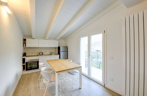 Toscolano Maderno Apartamento | Maison Bellini 3 with pool and near to the lake