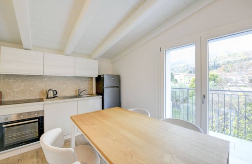 Toscolano Maderno Apartamento | Maison Bellini 3 with pool and near to the lake