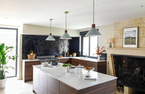 Teuillac Otro | Maison Bourgeoise with character amidst the Bordeaux vineyards