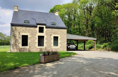 Grand-Champ Casa | Maison Bretonne Rénovée à 20 min des Plages, Parking Privé