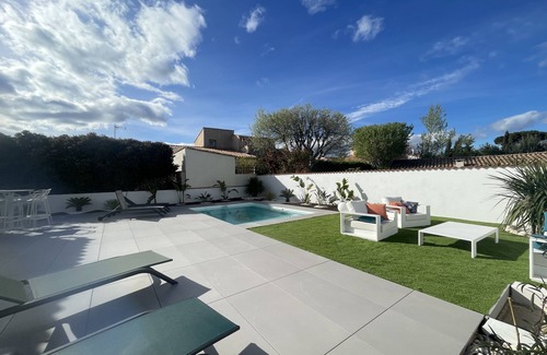 Marseillan Casa | Maison Céladon Piscine Bord D'étang