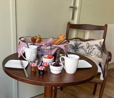 Saint-Flour Cama Y Desayuno | Maison Côté Halle La chambre de l'Artiste