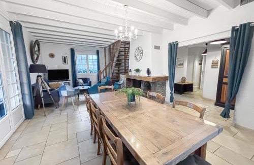 Asnelles Casa | Maison Calme avec Cheminée, Idéal Familles