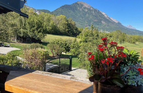 Gilly-sur-Isere Casa | Maison Campagne, Terrasse et Jardin, Proche de Toutes Commodités. Local Sécurisé