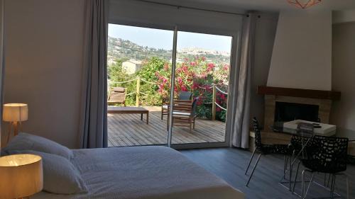 La Colle-sur-Loup Cama Y Desayuno | Maison Carles BnB