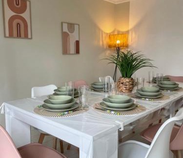 Tremblay-en-France Casa | Maison chaleureuse 4 chambres avec jardin - Proche Paris - ARENA Paris Nord Villepinte - Parc des expositions - Aéroport CDG - Disney - Astérix