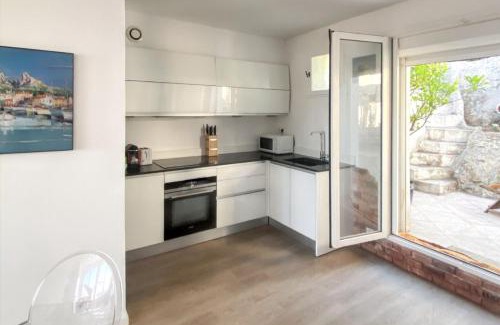 8th Arrondissement Casa | Maison chaleureuse au cœur des Calanques de Marseille + jardin.