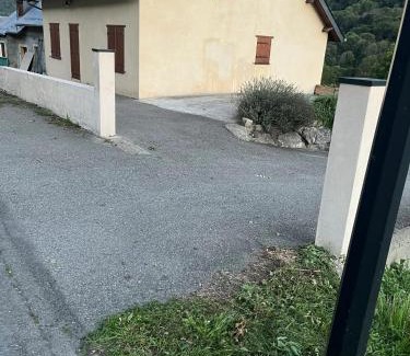 Peyragudes Casa | Maison chaleureuse à Saint-Aventin avec jardin et vue montagne