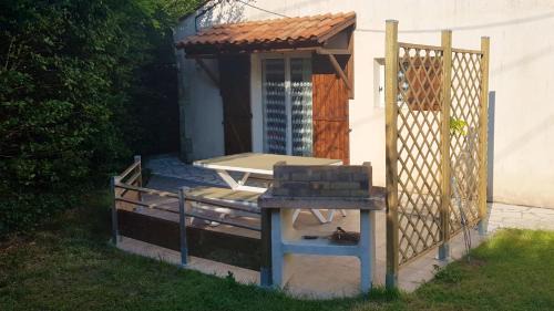 Bussac-Foret Casa | Maison charmante à Bussac-Forêt avec piscine partagée