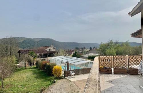 Saint-Gery Casa | Maison charmante avec vue sur la montagne à Saint-Géry + Piscine