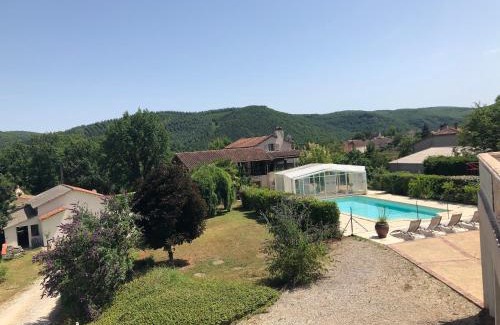 Saint-Gery Casa | Maison charmante avec vue sur la montagne à Saint-Géry + Piscine
