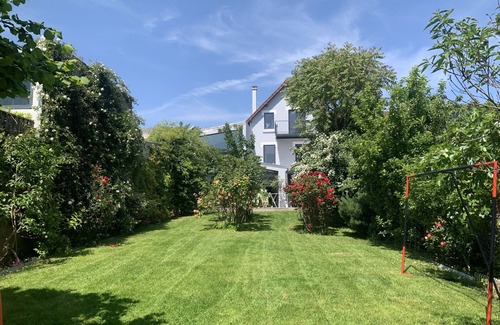 Suresnes Casa | Maison Climatisée Avec Grand Jardin aux Portes de Paris