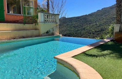 St. Jean de l’Esterel Casa | Maison conviviale à Fréjus avec piscine à débordement