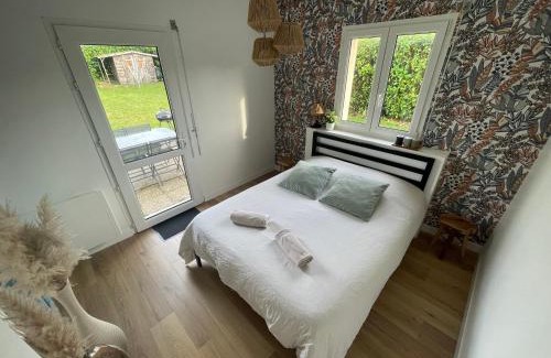 Neant-sur-Yvel Casa | Maison cosy avec jacuzzi