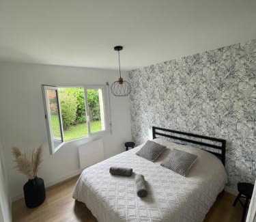 Neant-sur-Yvel Casa | Maison cosy avec jacuzzi