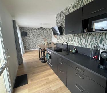 Neant-sur-Yvel Casa | Maison cosy avec jacuzzi