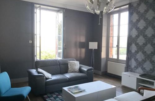 St Georges la Pouge Casa | maison courbarien