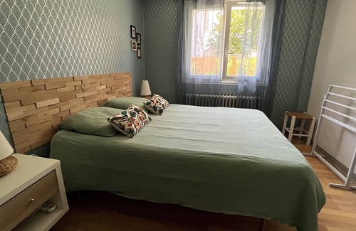 Rives Casa | Maison D'artiste : Votre Oasis de Calme, Cosy, Verdure et Terrasse Privative