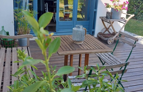 Rives Casa | Maison D'artiste : Votre Oasis de Calme, Cosy, Verdure et Terrasse Privative