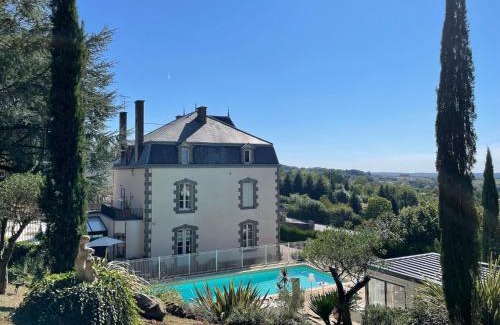 Pouzauges Cama Y Desayuno | Maison d'hôtes et gîtes La Chouannerie à côté du parc du Puy duFou