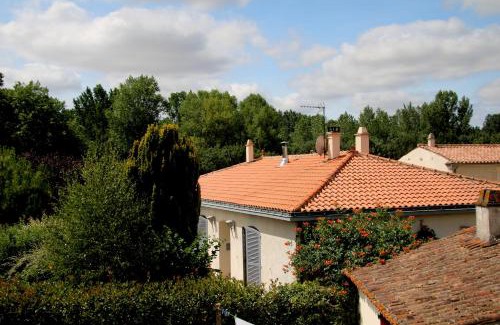 Doix-les-Fontaines Casa | Maison d'hôtes LE LAVOIR